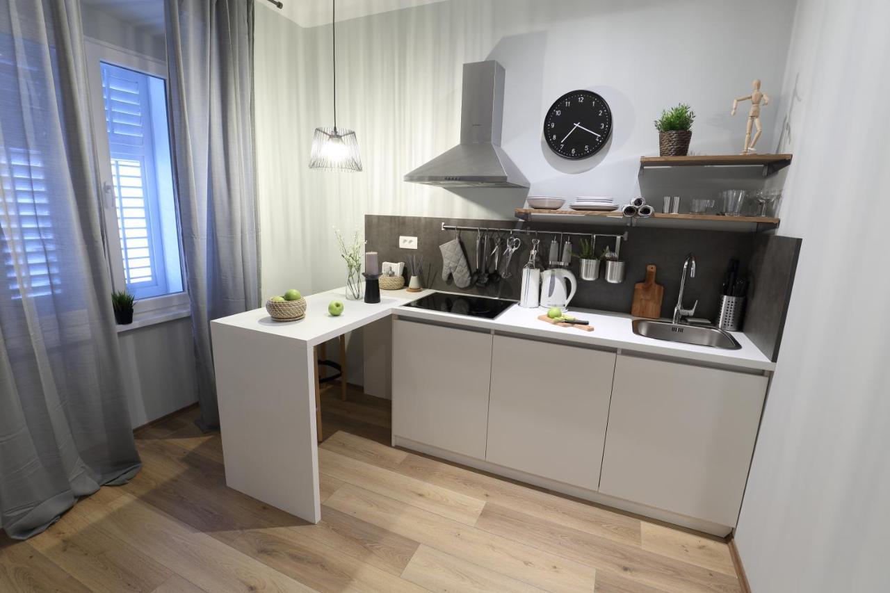 Adria Square Studios Fiume Esterno foto